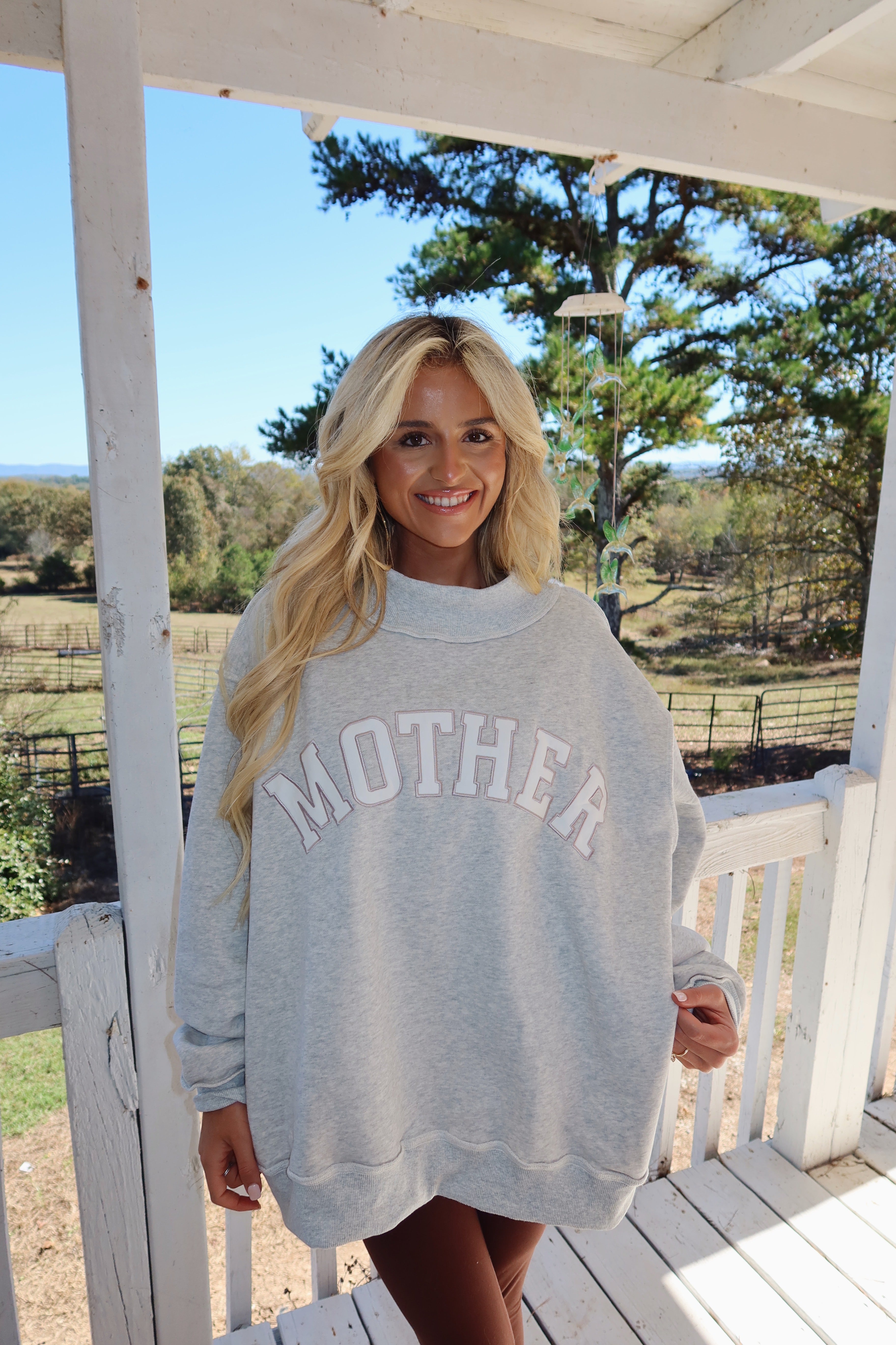 mother ニット Mother Embroidered Mock Neck – The Wknd Social