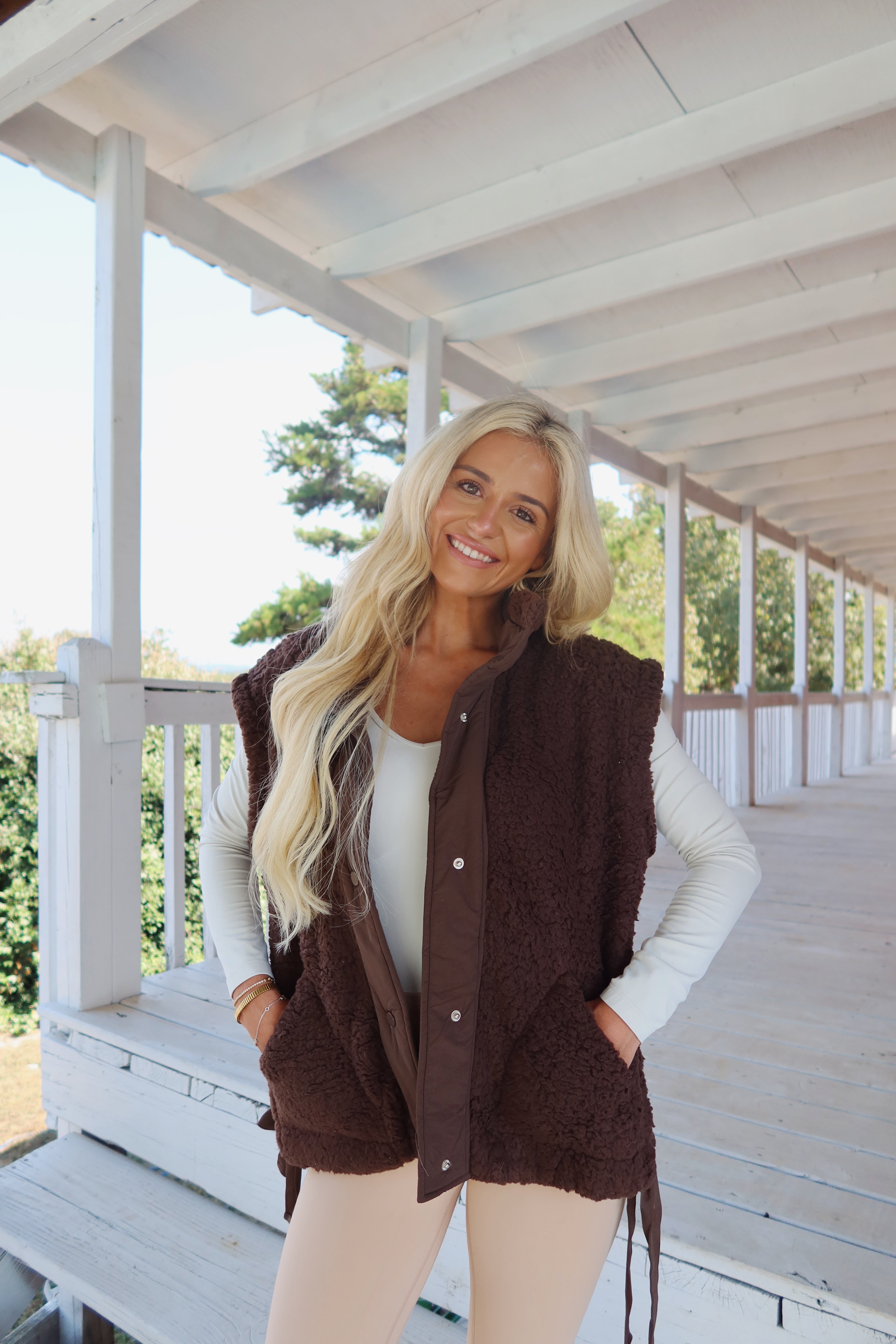 LAST ONE* Alpine Sherpa Vest (Brown) – The Wknd Social